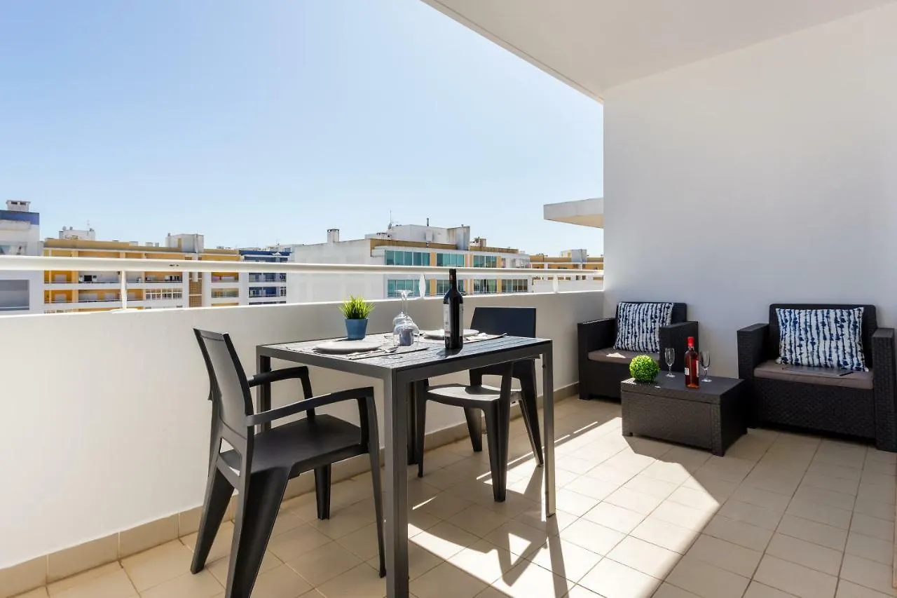 Behappy Top Floor Sunny Balcony With Relaxing Lounge
